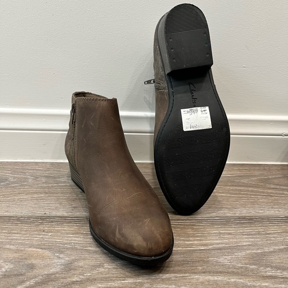 Woman’s Clarks Ultimate Comfort Collection Brown Boots! - Picture 3 of 7
